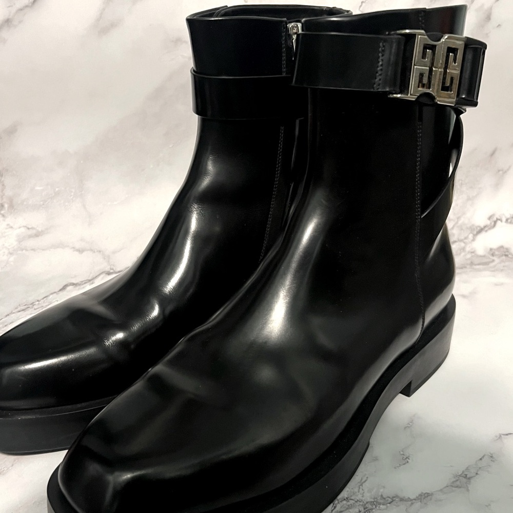 Gevinchy Black Squared Buckle Ankle Boots